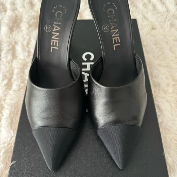 Black Chanel Interlocking CC Logo Mules with Faux Pearl and Snake Accents - Picture 1 of 9